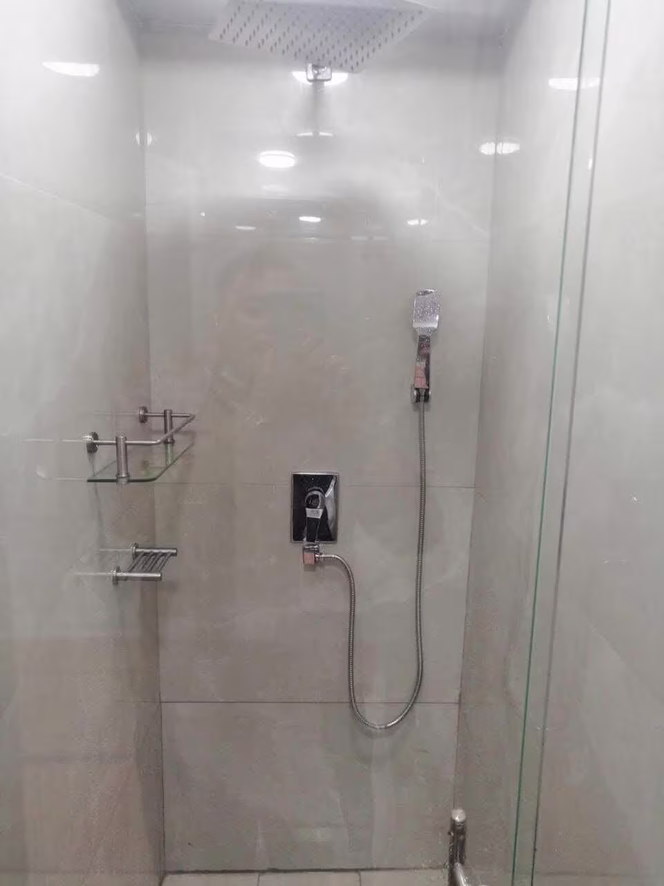 ACCESORIOS PARA BAÑERA EN ACERO INOXIDABLE Y VIDRIO EN ACERO INOXIDABLE